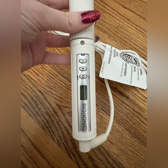 Bioionic Stylewinder 1” rotating curling iron - Picture 2 of 5